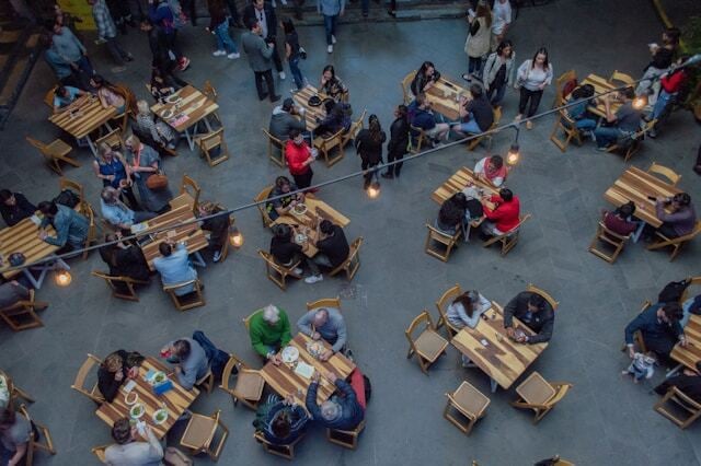 7 Restaurant Geofencing Tactics That Boost Walk-Ins