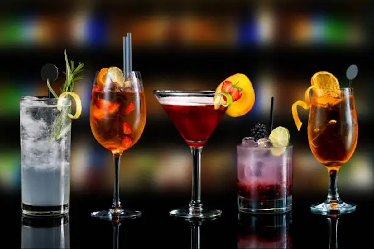 What are Well Drinks? Examples & Strategies to Boost Sales