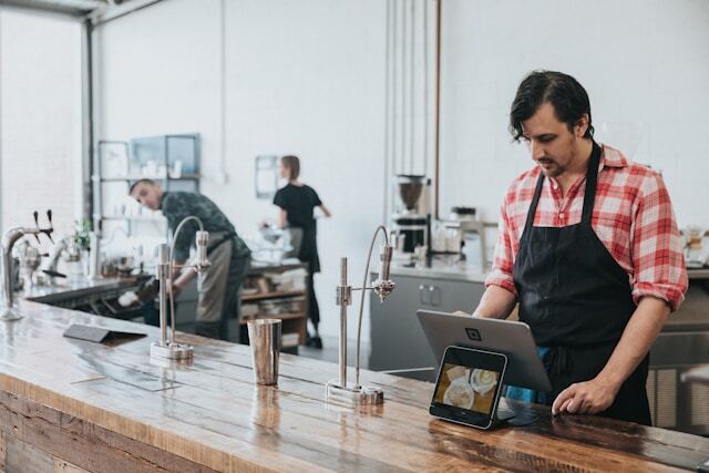 6 Software for Restaurant Operations That Skyrocket Efficiency